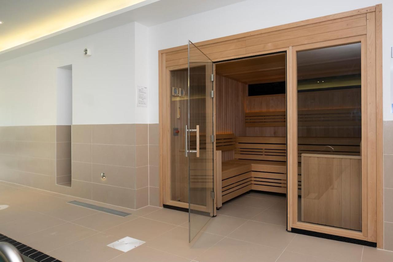5 Putsborough - Luxury Apartment At Byron Woolacombe, Only 4 Minute Walk To Woolacombe Beach! Bagian luar foto